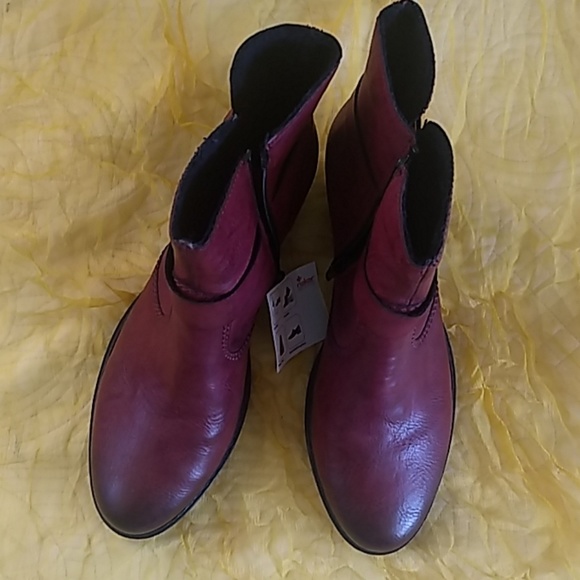 Red short boots - Picture 2 of 5